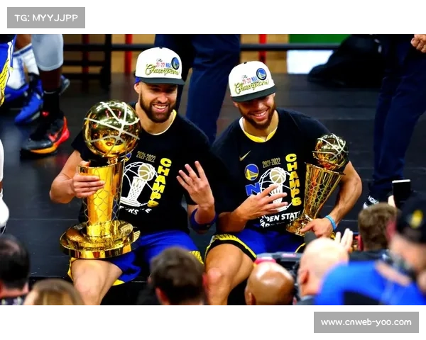 勇士角色球员爆发，团队篮球弥补库里缺阵空缺